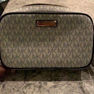 Michael Kors cross body